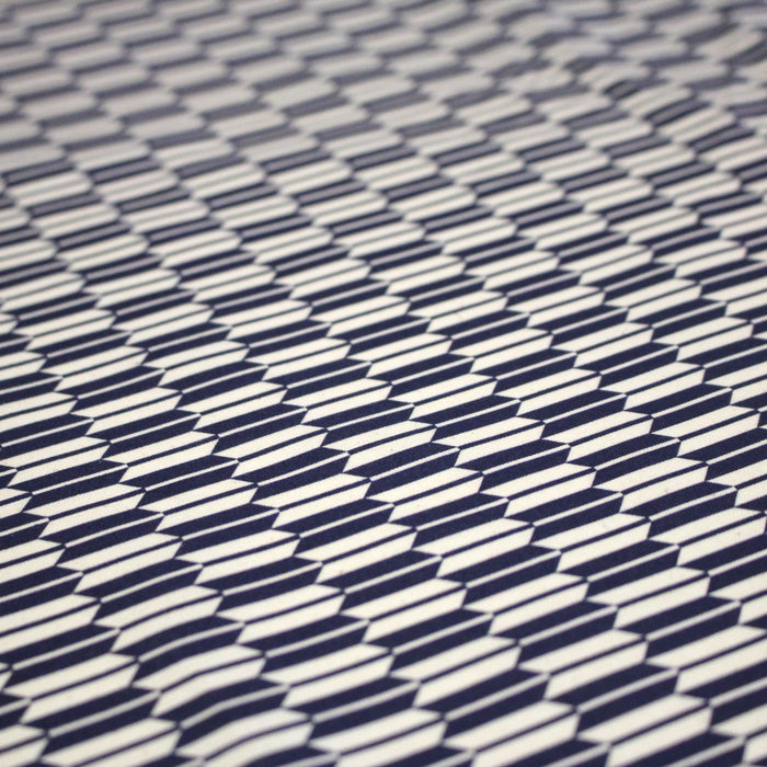Tissu cotonnade motif japonais YAGASURI, flèches bleues & écrues - TissusPapi.com