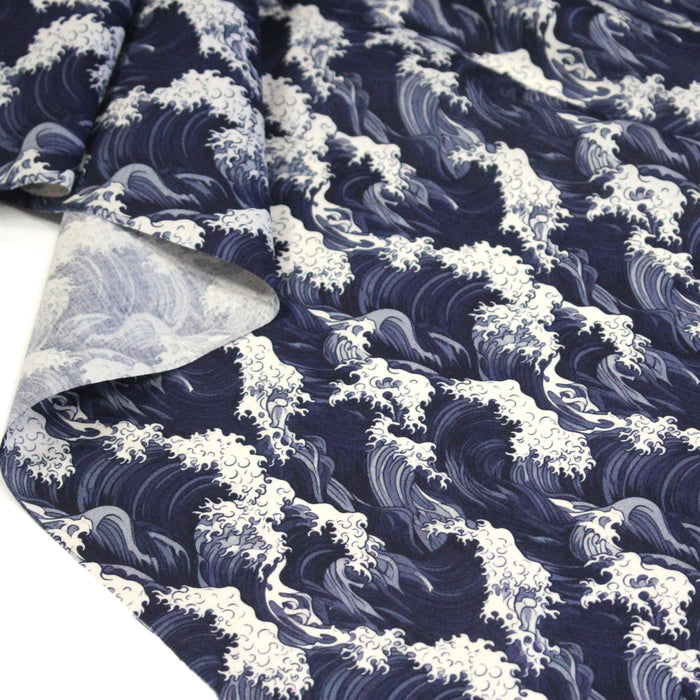 Tissu cotonnade motif de la vague d'HOKUSAI, tons bleus & écrus - TissusPapi.com