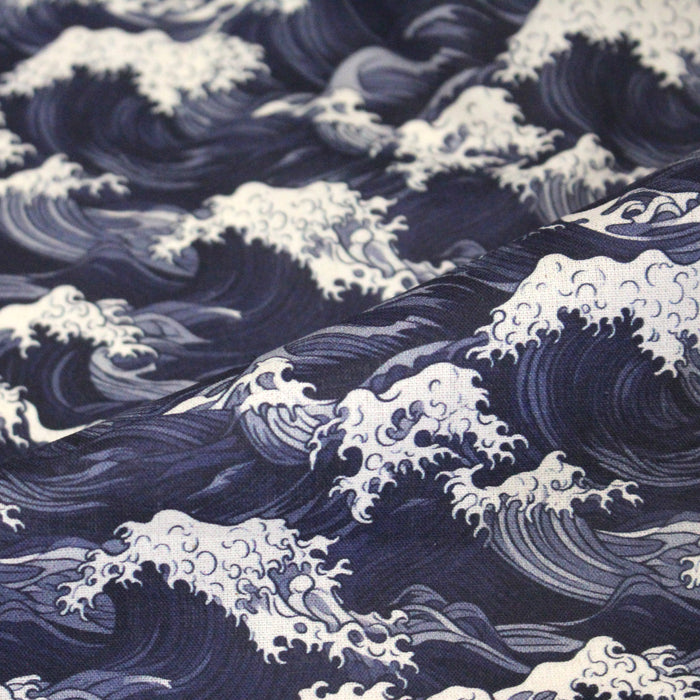 Tissu cotonnade motif de la vague d'HOKUSAI, tons bleus & écrus - TissusPapi.com