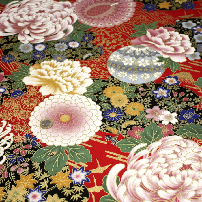 Tissu coton motif japonais aux pivoines & chrysanthèmes dorés, fond rouge ou noir - COLLECTION JAPON DORÉ - TissusPapi.com