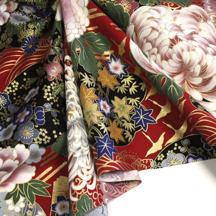 Tissu coton motif japonais aux pivoines & chrysanthèmes dorés, fond rouge ou noir - COLLECTION JAPON DORÉ - TissusPapi.com