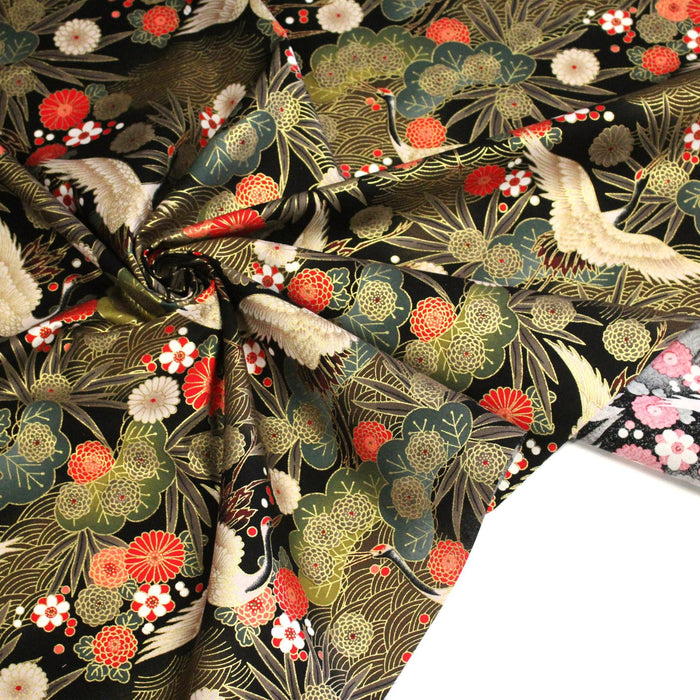 Tissu coton motif japonais TSURU aux grues dorées, chrysanthèmes & Seigaiha, fond noir - COLLECTION JAPON DORÉ - TissusPapi.com