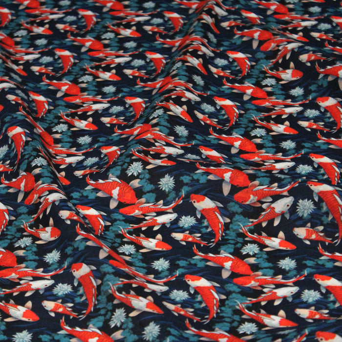 Tissu cotonnade motif japonais KOï aux poissons carpes koï rouges, fleurs et fond bleu - OEKO - TEX - TissusPapi.com