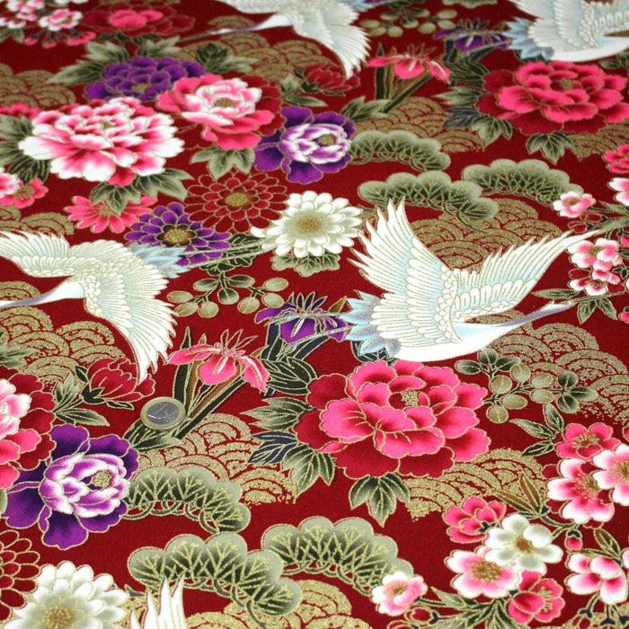 Tissu coton motif japonais TSURU aux grues dorées, chrysanthèmes & Seigaiha, fond rouge - COLLECTION JAPON DORÉ - TissusPapi.com