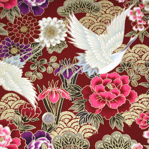 Tissu coton motif japonais TSURU aux grues dorées, chrysanthèmes & Seigaiha, fond rouge - COLLECTION JAPON DORÉ - TissusPapi.com