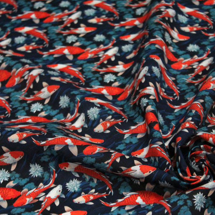 Tissu cotonnade motif japonais KOï aux poissons carpes koï rouges, fleurs et fond bleu - OEKO - TEX - TissusPapi.com