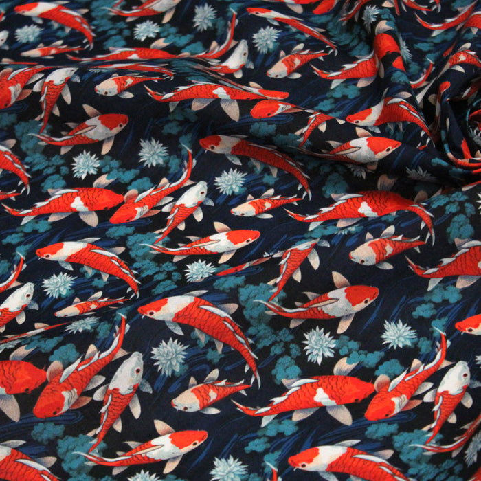 Tissu cotonnade motif japonais KOï aux poissons carpes koï rouges, fleurs et fond bleu - OEKO - TEX - TissusPapi.com
