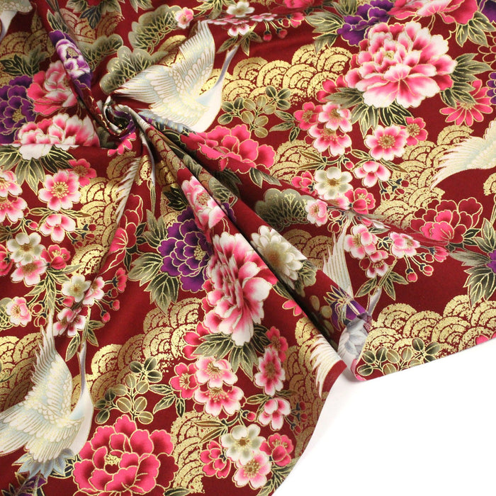 Tissu coton motif japonais TSURU aux grues dorées, chrysanthèmes & Seigaiha, fond rouge - COLLECTION JAPON DORÉ - TissusPapi.com