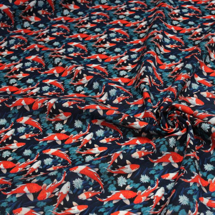 Tissu cotonnade motif japonais KOï aux poissons carpes koï rouges, fleurs et fond bleu - OEKO - TEX - TissusPapi.com