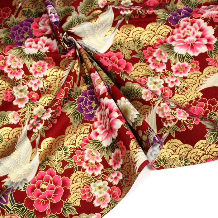 Tissu coton motif japonais TSURU aux grues dorées, chrysanthèmes & Seigaiha, fond rouge - COLLECTION JAPON DORÉ - TissusPapi.com