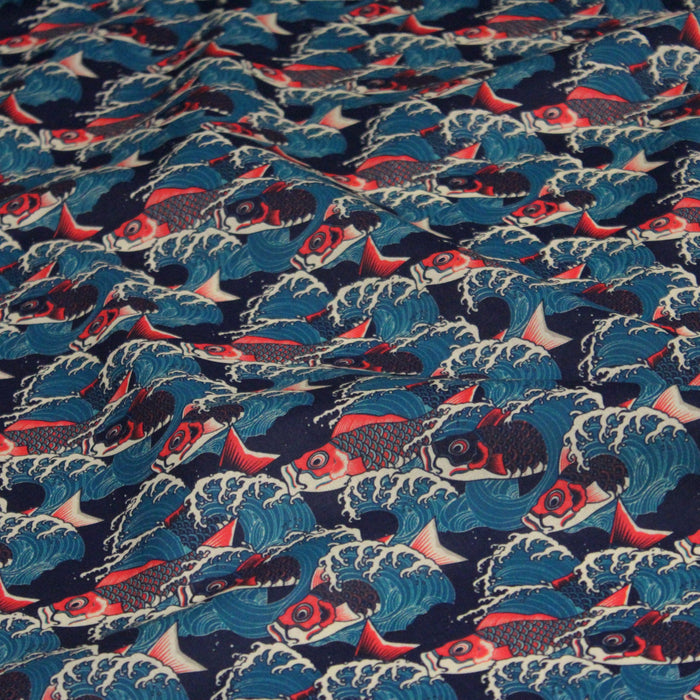 Tissu cotonnade motif japonais KOï aux poissons carpes koï rouges & vagues Hokusai - OEKO - TEX - TissusPapi.com