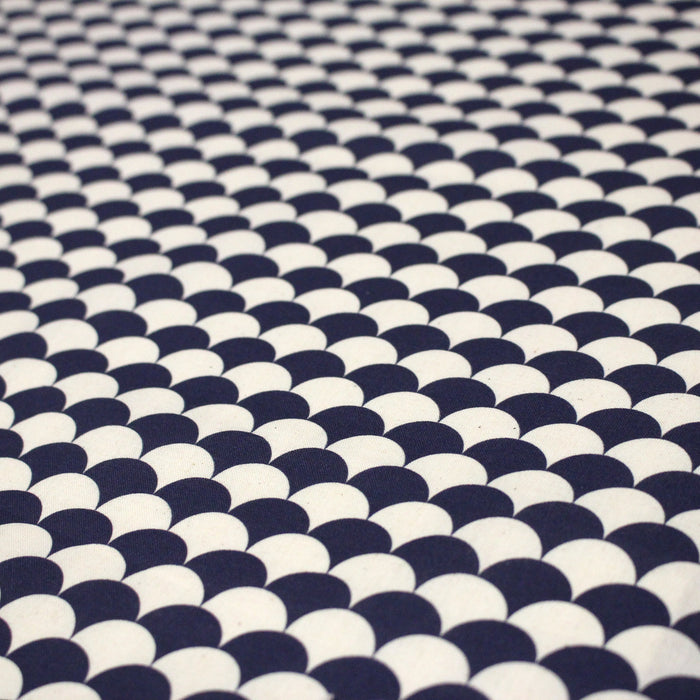 Tissu cotonnade motif japonais écailles KIKKO – Bleu indigo & écru - TissusPapi.com