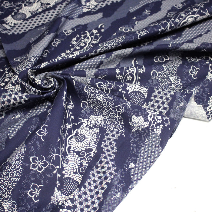 Tissu cotonnade WAGARA aux motifs japonais et tons bleu indigo & écrus - TissusPapi.com