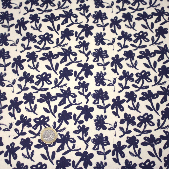 Tissu cotonnade motif japonais HANA - E, aux fleurs dessinées bleues, fond écru - TissusPapi.com