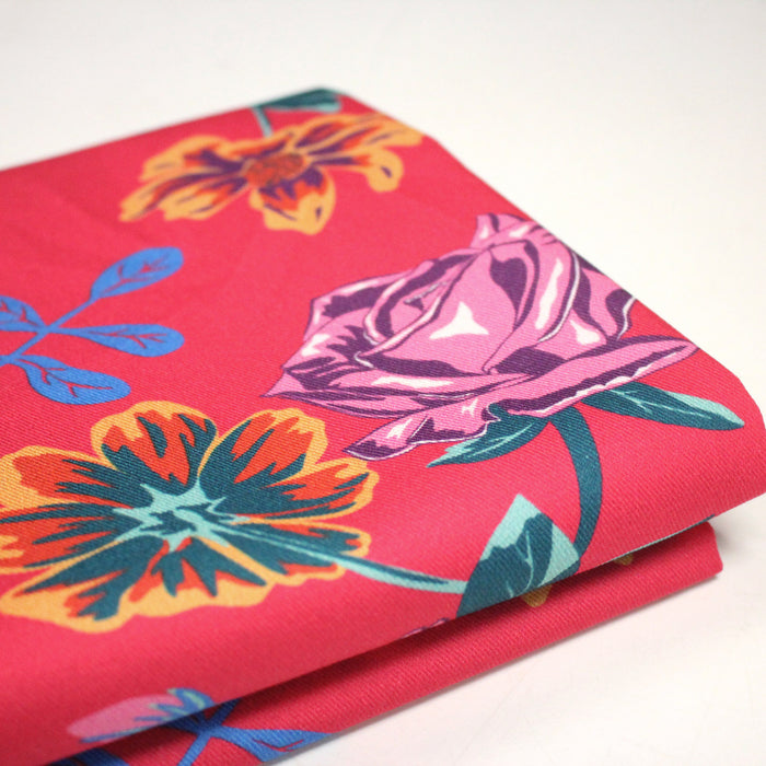 Tissu gabardine coton imprimée motif fleuri, fond fuchsia - OEKO - TEX - STUDIO ALBERTUS - TissusPapi.com