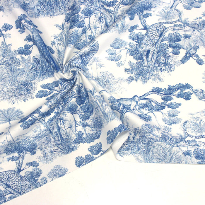 Tissu Toile de Jouy moderne bleue, forêt tropicale, singes et léopards - COLLECTION ANIMALIA, par la maison Thevenon - TissusPapi.com