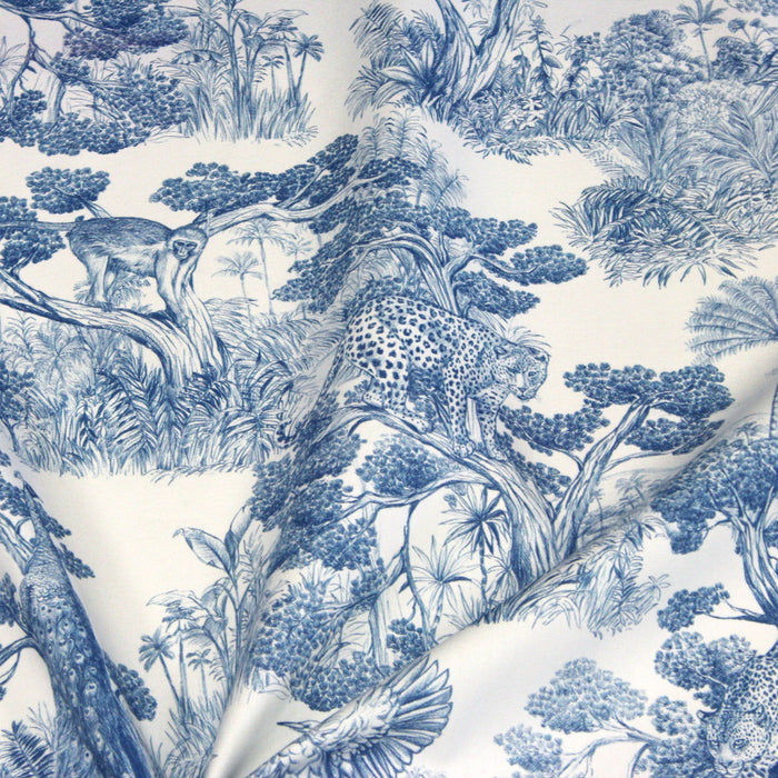 Tissu Toile de Jouy moderne bleue, forêt tropicale, singes et léopards - COLLECTION ANIMALIA, par la maison Thevenon