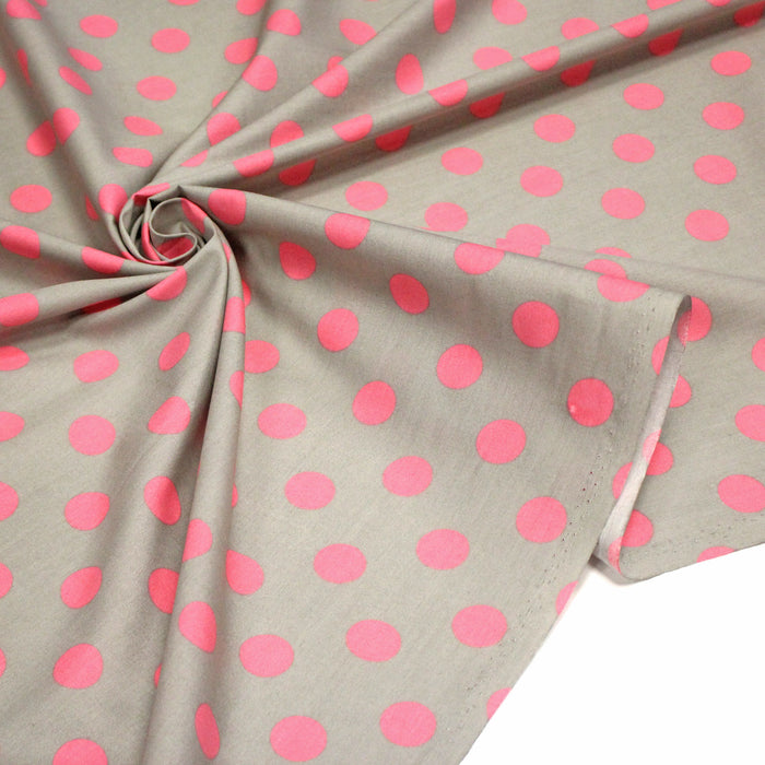 Tissu popeline de coton gris clair à pois roses 18mm - COLLECTION POLKA DOT - TissusPapi.com