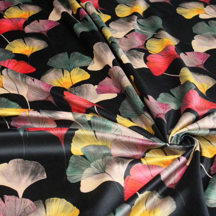 Tissu velours ras motifs japonais feuilles de ginkgo multicolores, fond noir - Collection Maison Thevenon
