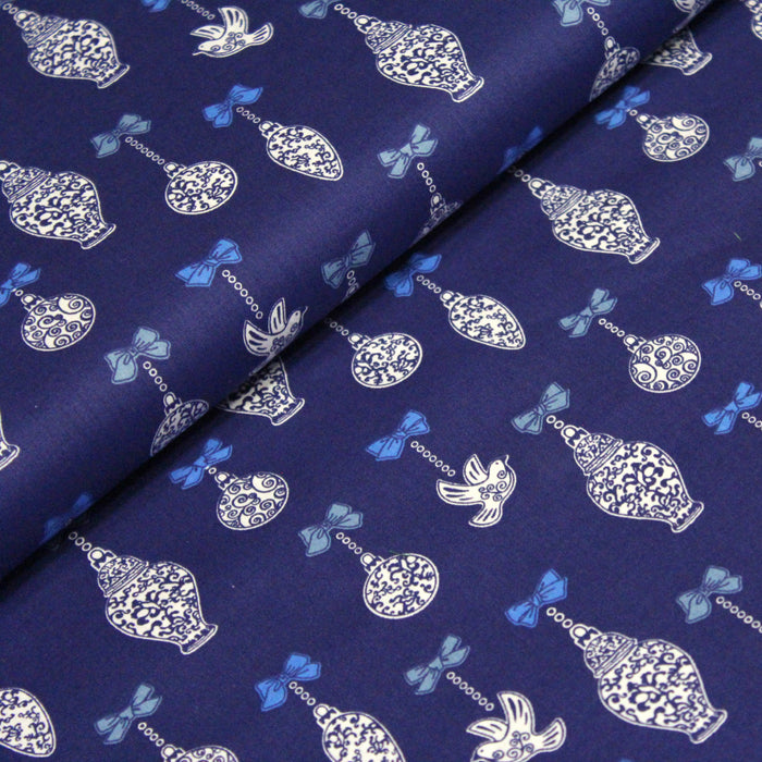 Tissu de coton de Noël bleu roi aux boules de Noël blanches et bleues - COLLECTION NOËL - OEKO-TEX