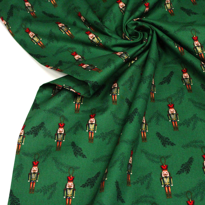 Tissu de coton de Noël vert aux soldats casse noisette dorés - COLLECTION NOËL - OEKO - TEX - TissusPapi.com