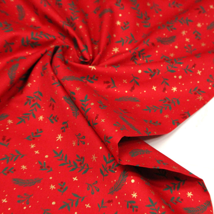 Tissu de coton de Noël rouge aux branches de houx vertes et étoiles dorées - COLLECTION NOËL - OEKO - TEX - TissusPapi.com