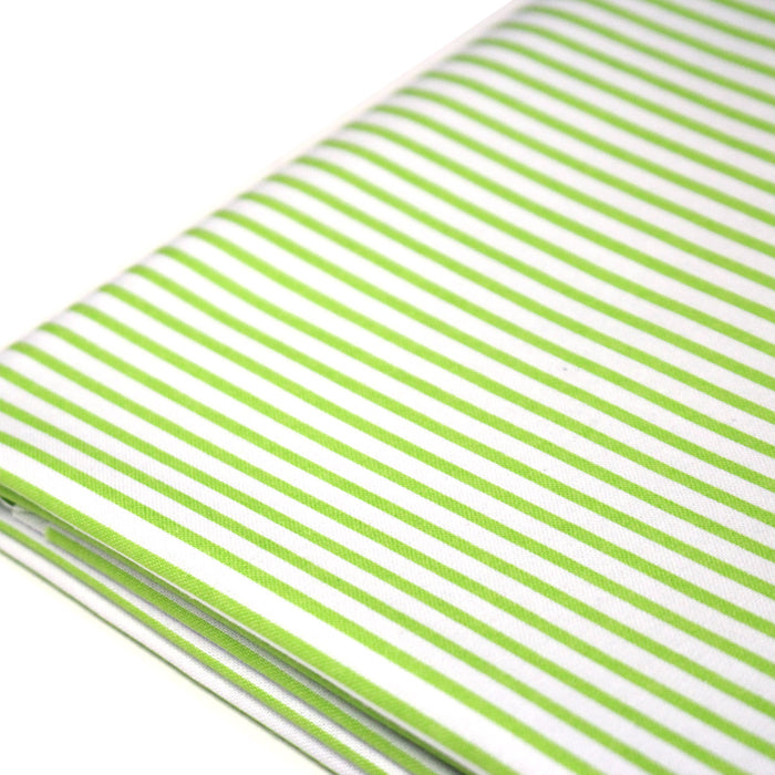 Tissu cotonnade aux rayures blanches et vert pomme - TissusPapi.com