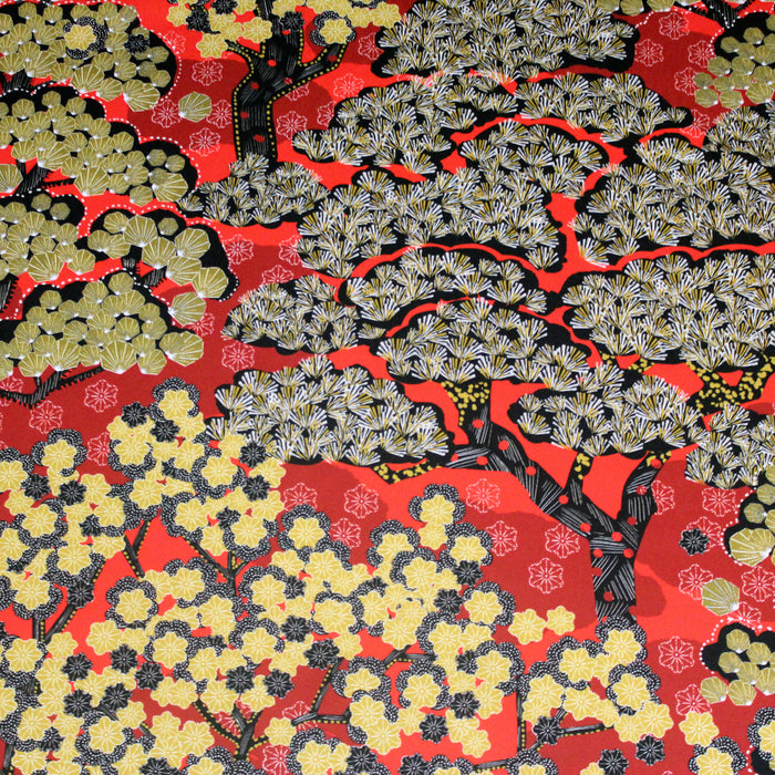 Tissu gabardine de coton LUXE imprimée motifs japonais aux arbres, fleurs, Kiku, Kikko, tons rouges, jaunes et noir
