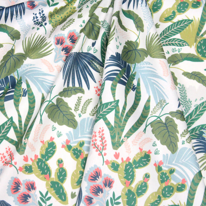 Tissu gabardine de coton LUXE imprimée motif fleurs et feuilles vertes & bleues