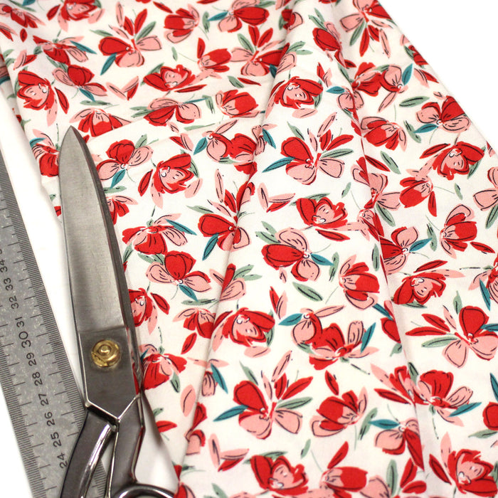 Tissu viscose fluide aux fines rouges roses, fond blanc - OEKO-TEX STANDARD 100