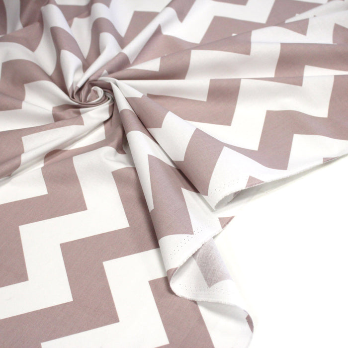 Tissu cotonnade, chevrons taupe clair et blancs