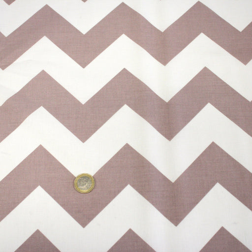 Tissu cotonnade, chevrons taupe clair et blancs - TissusPapi.com