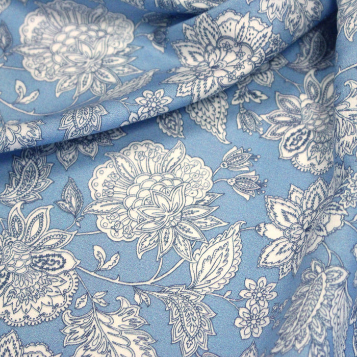Tissu viscose fluide, motif cachemire fleuri indien bleu et blanc - OEKO - TEX - TissusPapi.com