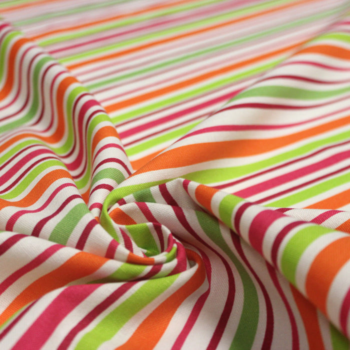 Tissu Bayadère de coton aux rayures oranges, rouges et roses, fond blanc - TissusPapi.com