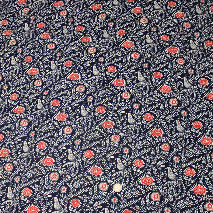 Tissu INDIENNES cotonnade fleurie bleu marine aux feuillage et oiseaux écrus et rouges - TissusPapi.com