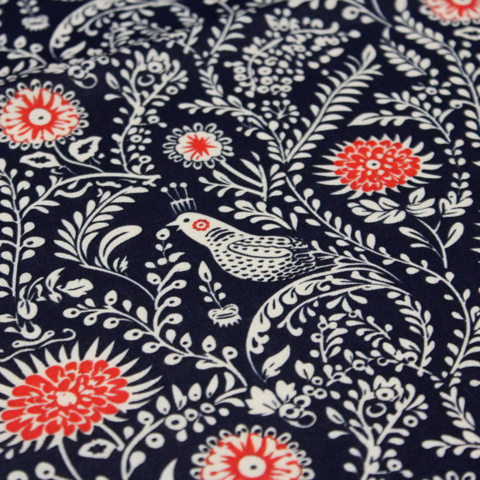 Tissu INDIENNES cotonnade fleurie bleu marine aux feuillage et oiseaux écrus et rouges - TissusPapi.com