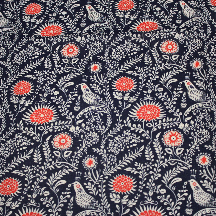 Tissu INDIENNES cotonnade fleurie bleu marine aux feuillage et oiseaux écrus et rouges - TissusPapi.com