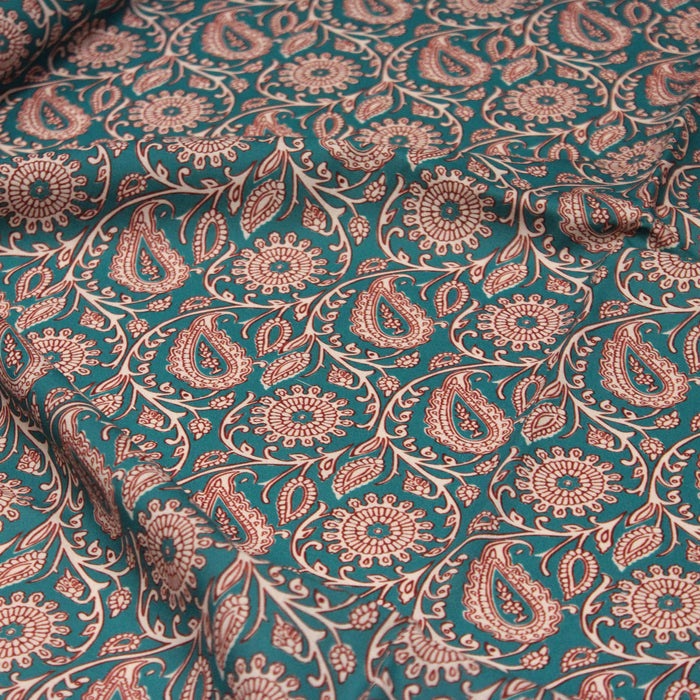 Tissu cotonnade motif cachemire vert, rouge et écru - COLLECTION KALAMKARI