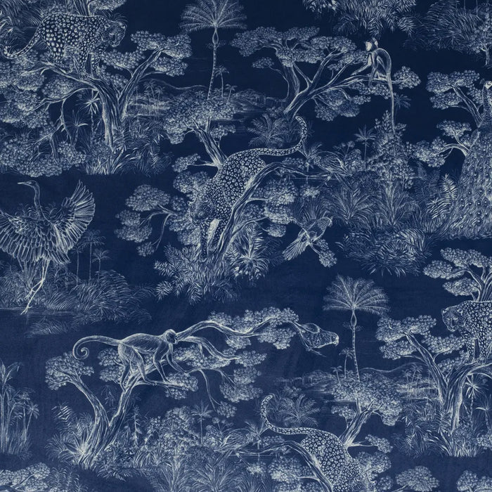 Tissu velours ras Toile de Jouy moderne bleue et blanche, forêt tropicale, singes et léopards, bleu marine & blanc - COLLECTION ANIMALIA, par la maison Thevenon - OEKOTEX STANDARD 100 - TissusPapi.com