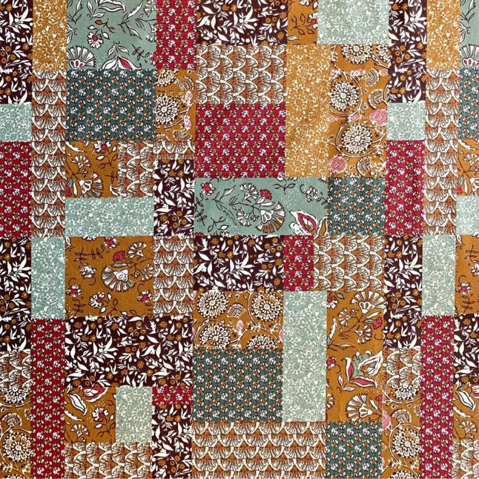 Tissu cotonnade patchwork de motifs fleuris indiens rouges et verts - COLLECTION KALAMKARI - OEKO-TEX
