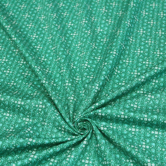 Tissu popeline de coton JADE, faux - uni aux fleurs vertes - TissusPapi.com