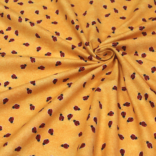 Tissu popeline de coton aux petites coccinelles rouges, fond jaune safran - TissusPapi.com