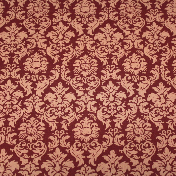 Tissu popeline de coton aux arabesques caramel, fond rouge bordeaux - COLLECTION LOUIS - TissusPapi.com