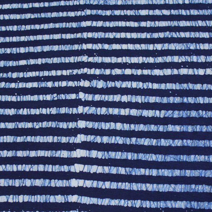 Tissu de coton batik gaufré à rayures bleu marine et blanches - TissusPapi.com
