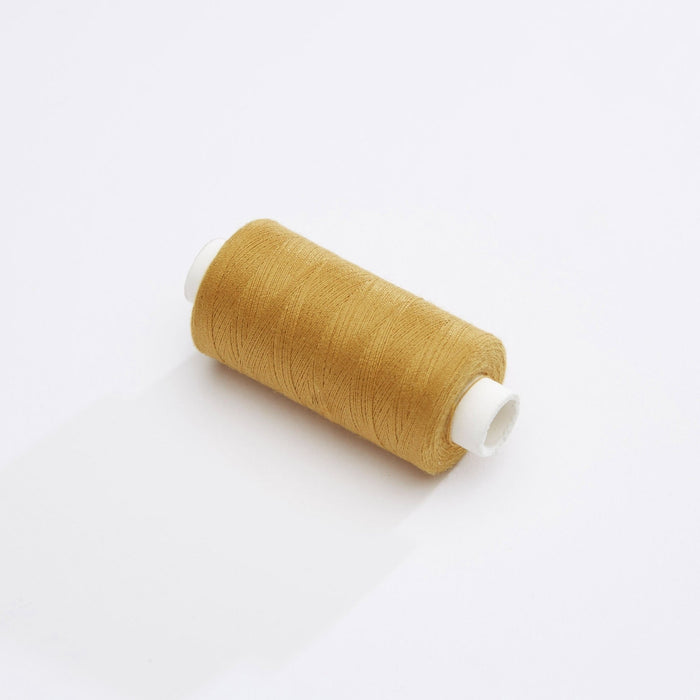 Bobine de fil ocre - 500m - Fabrication française - Oeko - Tex - TissusPapi.com
