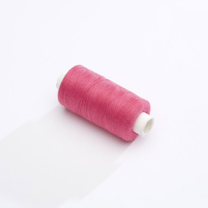 Bobine de fil rose fuchsia - 500m - Fabrication française - Oeko - Tex - TissusPapi.com