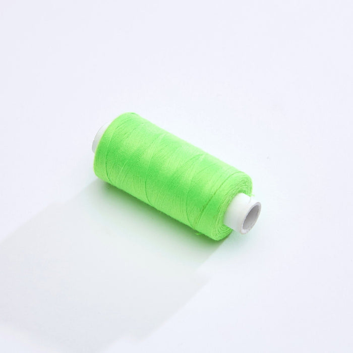 Bobine de fil vert fluo - 500m - Fabrication française - Oeko - Tex - TissusPapi.com
