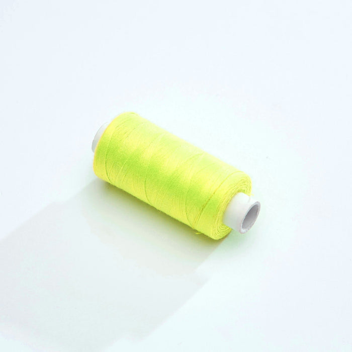 Bobine de fil jaune fluo - 500m - Fabrication française - Oeko - Tex - TissusPapi.com