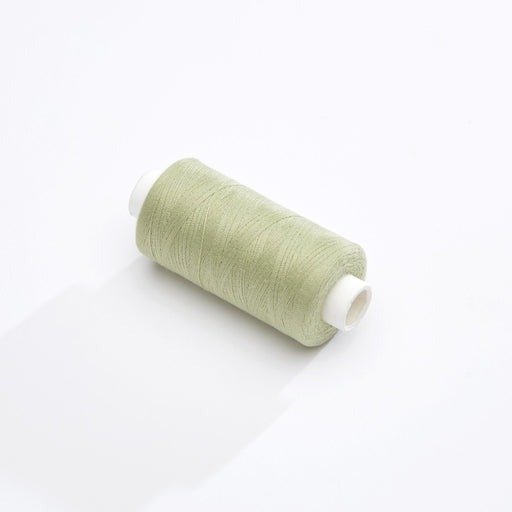 Bobine de fil vert amande - 500m - Fabrication française - Oeko - Tex - TissusPapi.com