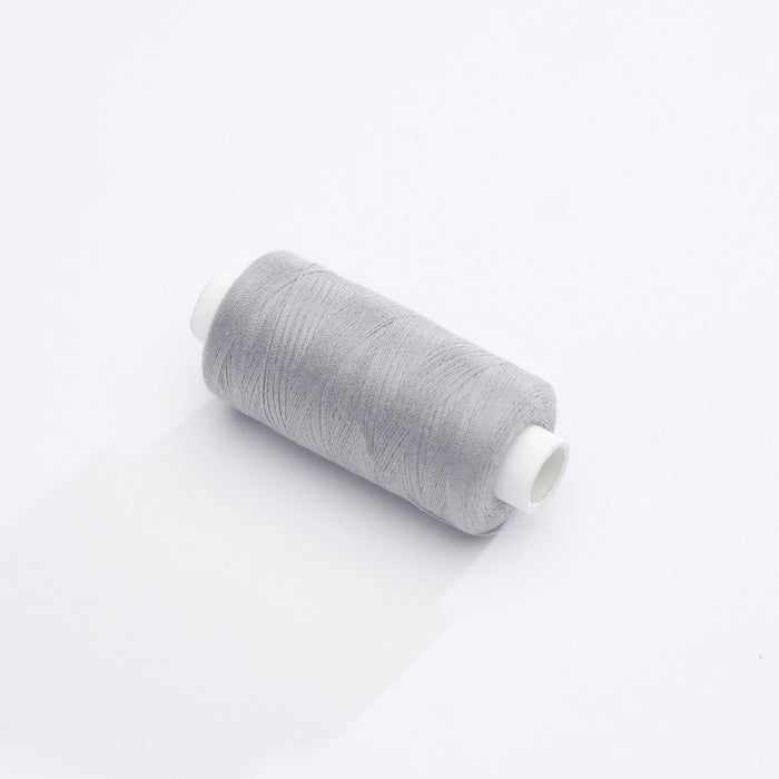 Bobine de fil gris clair - 500m - Fabrication française - Oeko - Tex - TissusPapi.com